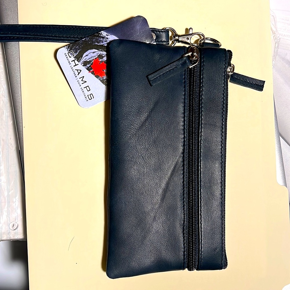 Softmoc Champs leather wristlet in Blue